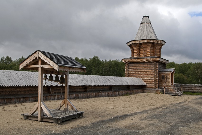 Луостари. Трифонов Печенгский монастырь в Луостари. общий вид в ландшафте