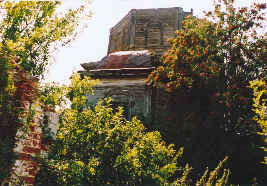 Лався. Церковь Покрова Пресвятой Богородицы. фасады, Апсида, вид с северо-востока от церковной ограды.