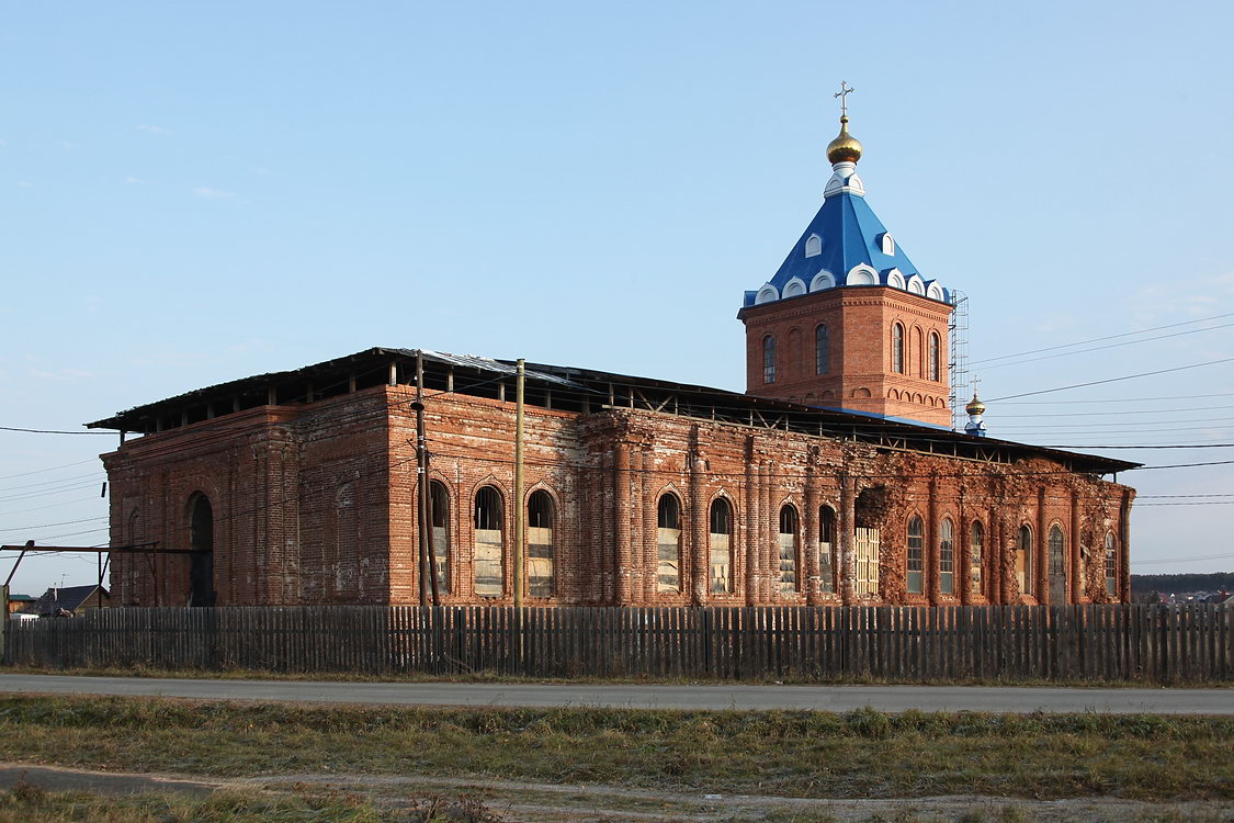 Церковь Михаила Архангела, Бобровский (Сысертский район (Сысертский ГО и Арамильский ГО), Свердловская область). фасады, Вид с юго-запада