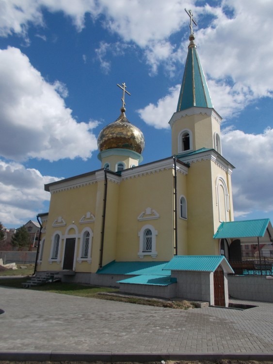 Саратов. Церковь Трёх Святителей в Поливановке. фасады