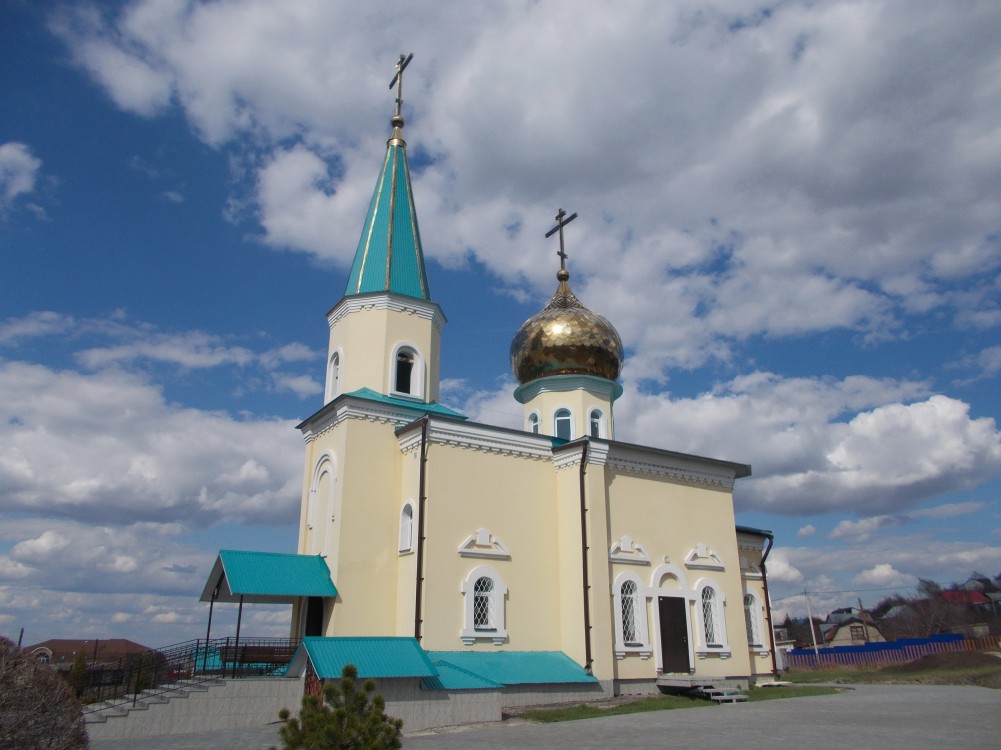 Саратов. Церковь Трёх Святителей в Поливановке. фасады