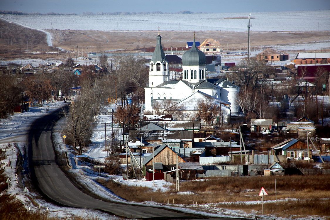 Церковь Рождества Христова, Клястицкое (Троицкий район и г. Троицк, Челябинская область). общий вид в ландшафте, Вид с дороги