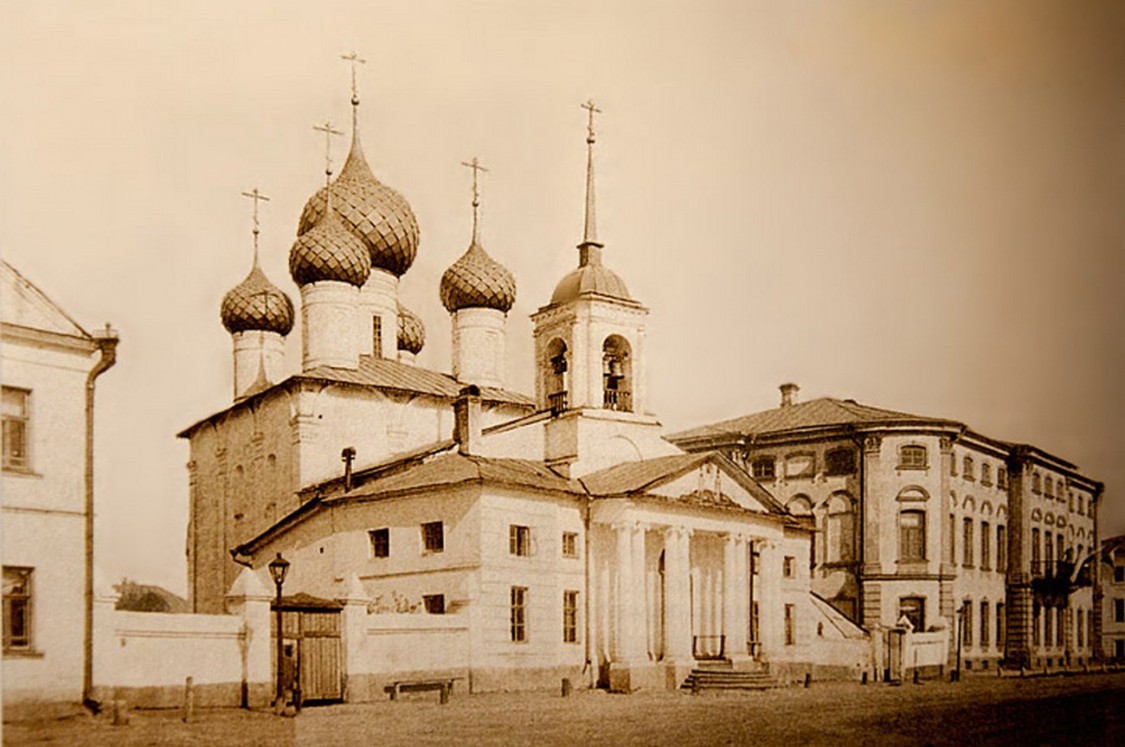 Спасо Преображенский монастырь Ярославля стены