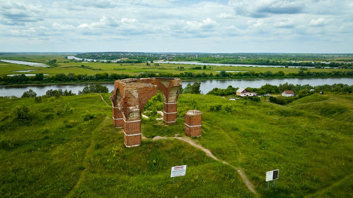 Старая Рязань. Церковь Бориса и Глеба. общий вид в ландшафте