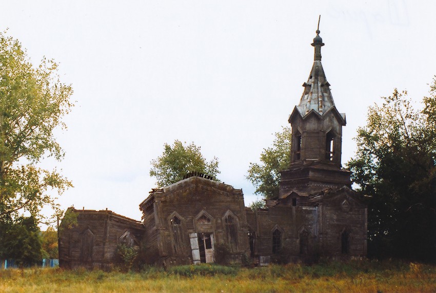 Шарик. Церковь Троицы Живоначальной. общий вид в ландшафте