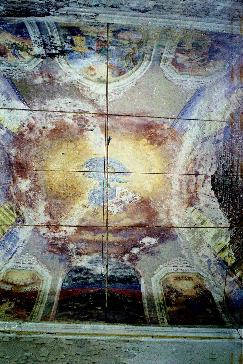 Четверть века назад роспись еще была, документальные фотографии. Церковь Смоленской иконы Божией Матери, Николо-Тропа (Рыбинский район, Ярославская область)