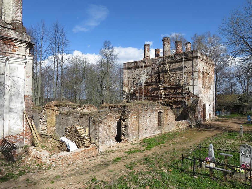 Спас-Ухра (Спасское на Ухре). Церковь Николая Чудотворца. фасады