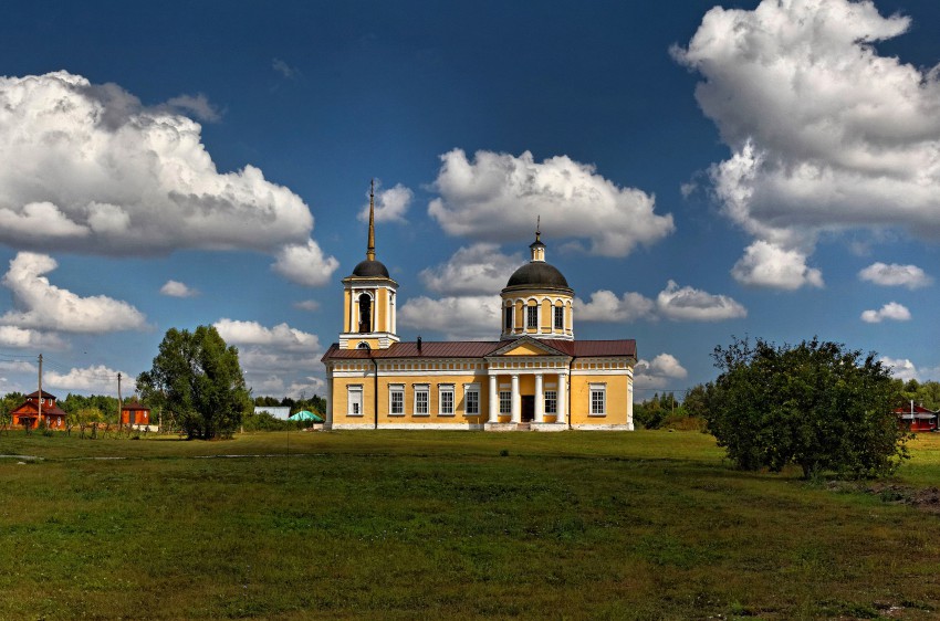 Шаморга. Покровский женский монастырь. Церковь Богоявления Господня. общий вид в ландшафте
