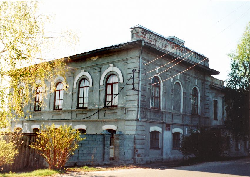 Елатьма. Домовая церковь Иоанна Богослова при бывшей мужской гимназии. общий вид в ландшафте