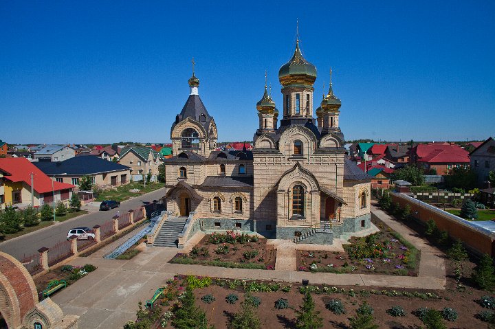 Церковь Серафима Саровского, Пригородный (Оренбургский район, Оренбургская область). общий вид в ландшафте, Храм прп.Серафима Саровского. Вид с высоты полета. (Фото с сайта поселковой администрации)