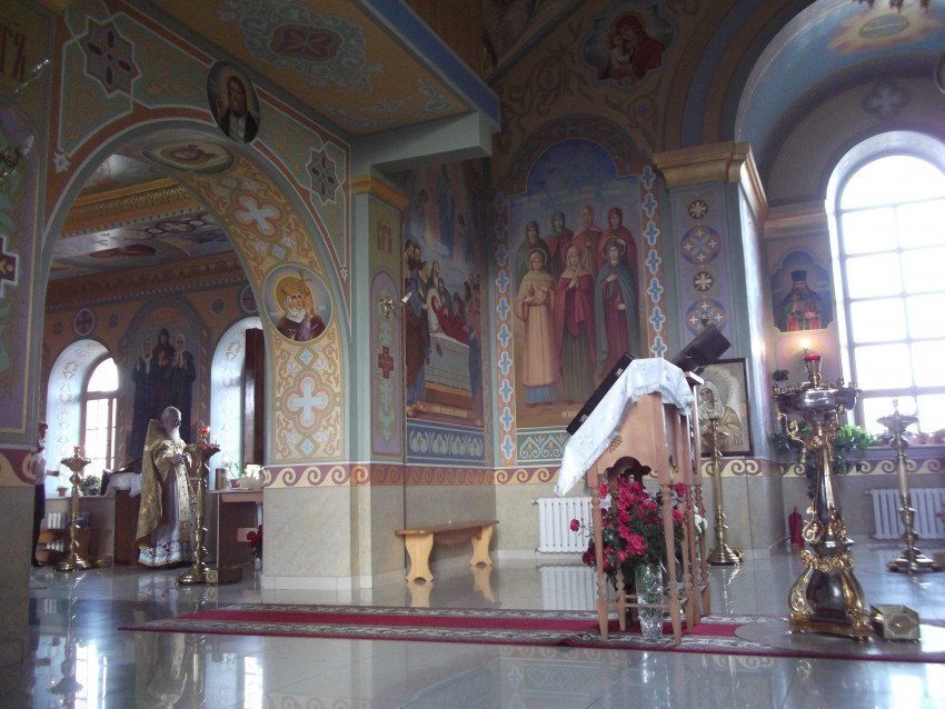 Церковь Серафима Саровского, Пригородный (Оренбургский район, Оренбургская область). интерьер и убранство, Храм прп.Серафима Саровского. Росписи  и убранство храма. 