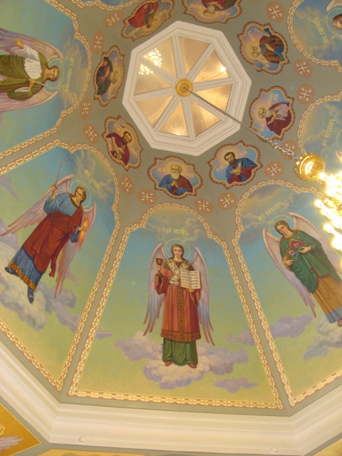 Церковь Серафима Саровского, Пригородный (Оренбургский район, Оренбургская область). интерьер и убранство, Храм прп.Серафима Саровского. Роспись купола - Архангелы и Ангел Хранитель