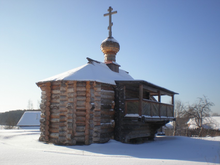Часовня Михаила Архангела, Михайловское (Бологовский район, Тверская область). общий вид в ландшафте