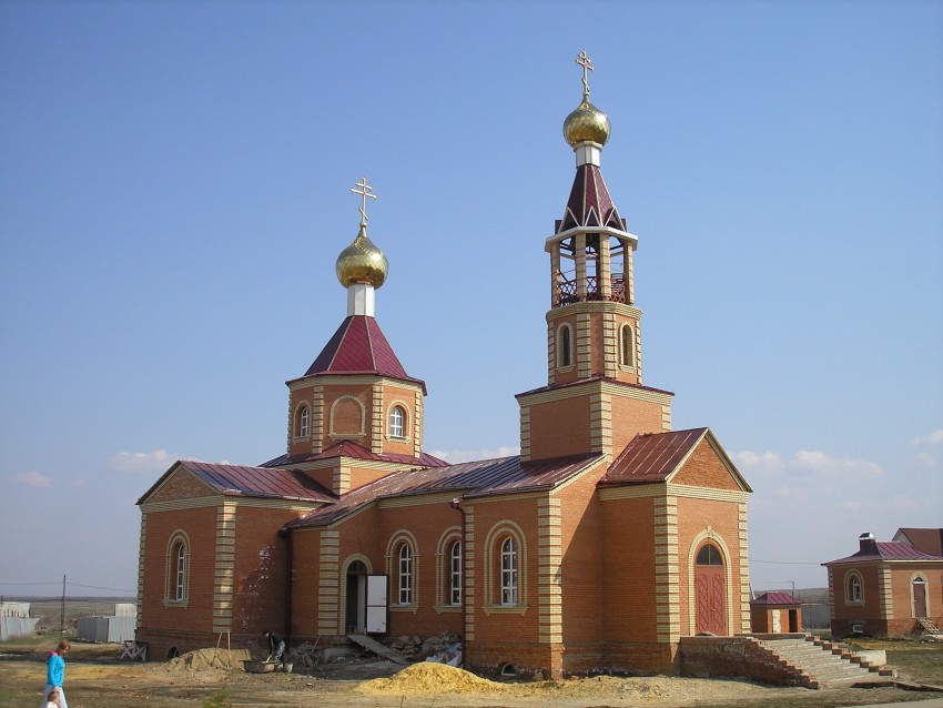 Дубки. Церковь Царственных страстотерпцев. фасады