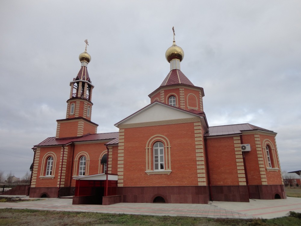 Церковь Царственных страстотерпцев, Дубки (Саратовский район, Саратовская область). фасады
