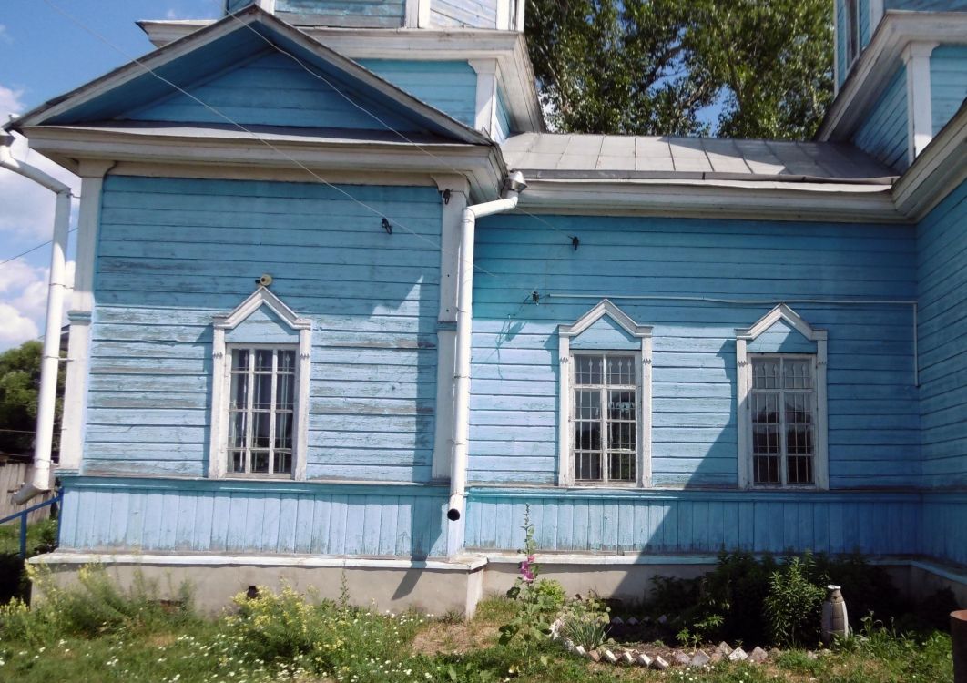 Церковь Покрова Пресвятой Богородицы, Поим (Белинский район, Пензенская область). архитектурные детали, Фрагмент южного фасада  церкви с архитектурой оформления оконных проемов