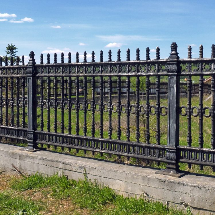 Церковь Владимира равноапостольного, Висим (Пригородный район (Горноуральский ГО), Свердловская область). архитектурные детали, Решётка церковной ограды