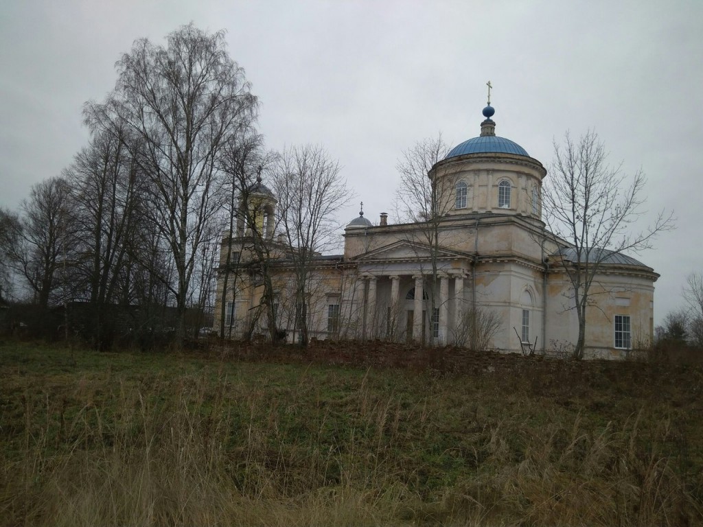 Церковь Спаса Нерукотворного Образа, Млёво (Удомельский городской округ, Тверская область). фасады, После литургии