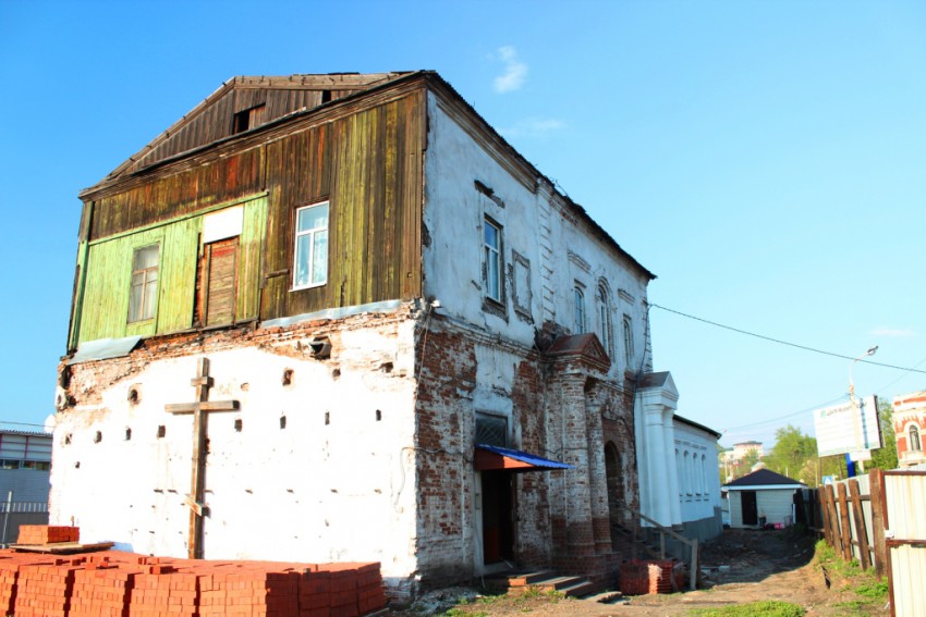 Церковь Покрова Пресвятой Богородицы, Иркутск (Иркутск, город, Иркутская область). общий вид в ландшафте, Вид с юго-запада