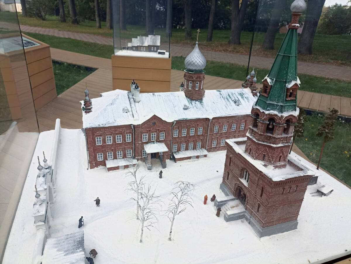 Церковь Успения Пресвятой Богородицы, Городец (Городецкий район, Нижегородская область). дополнительная информация, Инсталяция часовни из «Утраченные храмы Городца» в сквере А.В.Ворожейкина,