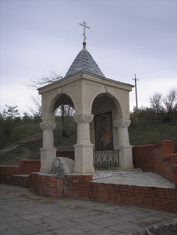 Неизвестная часовня, Рейник (Саратовский район, Саратовская область). фасады, Часовня над родником "Алтынный"