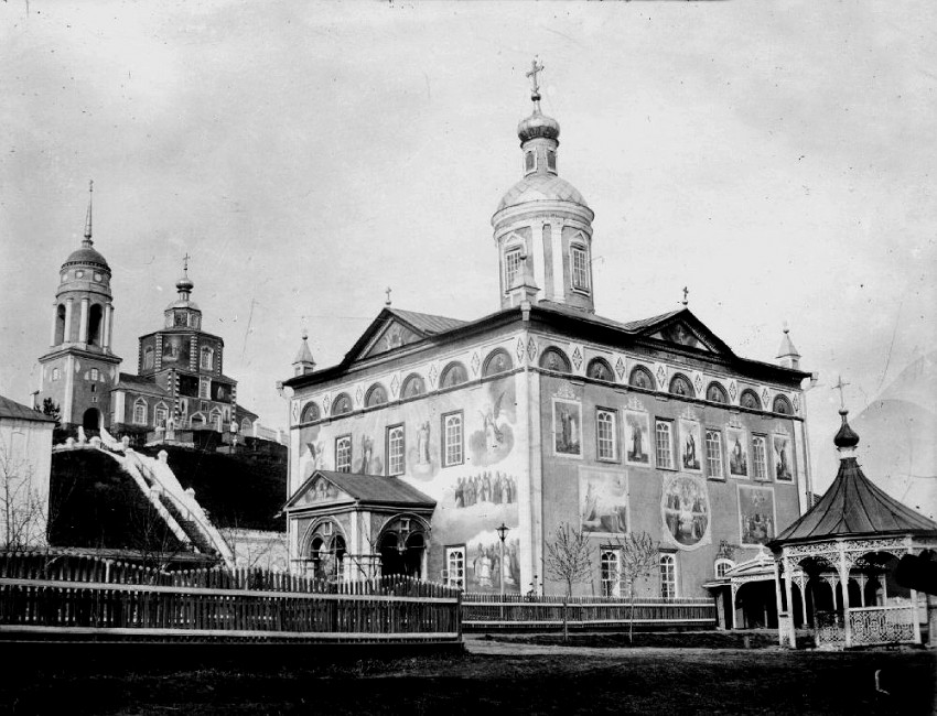 Нижнеломовский Казанско-Богородицкий мужской монастырь, Норовка (Нижнеломовский район, Пензенская область). архивная фотография, На переднем плане Казанский собор,слева Церковь Сергия Радонежского. с сайта  http://in.prihod.ru/users/51/1101451/files/21b469c2e0730b6e665d8e13e9c7ed76