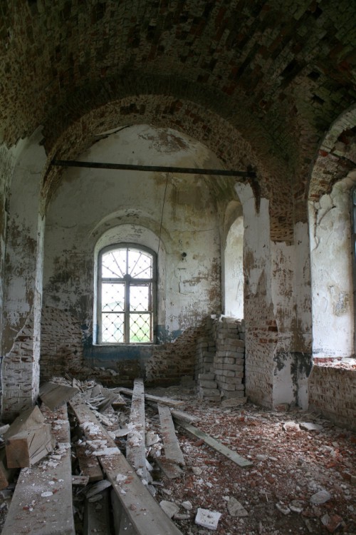 Церковь Троицы Живоначальной, Лекма (Слободской район, Кировская область). интерьер и убранство