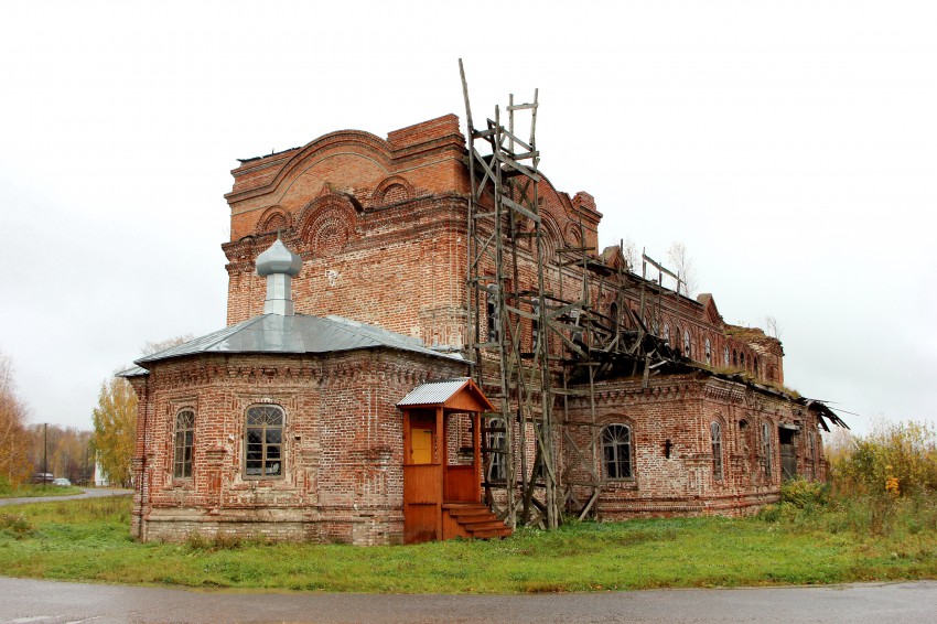 Церковь Троицы Живоначальной, Лекма (Слободской район, Кировская область). фасады, Вид с северо-востока