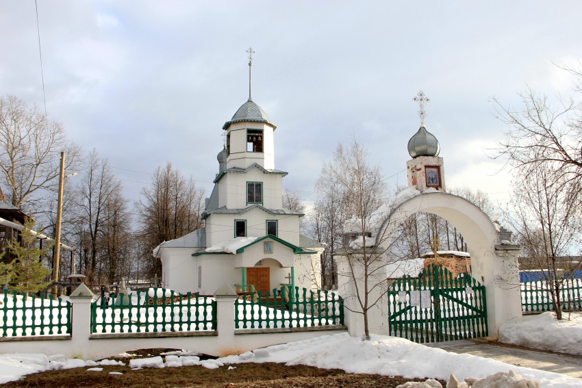 Вахруши. Церковь Вознесения Господня. общий вид в ландшафте