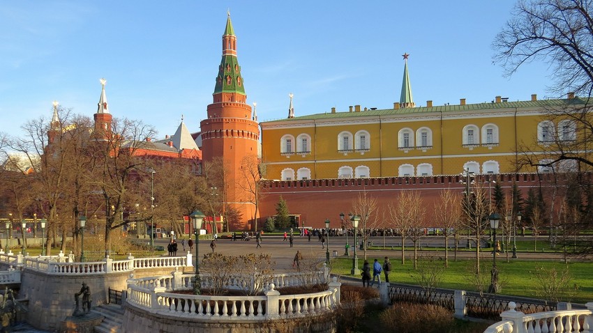 Кремль, Тверской (Центральный административный округ (ЦАО), г. Москва). фасады, Вид от Манежной площади