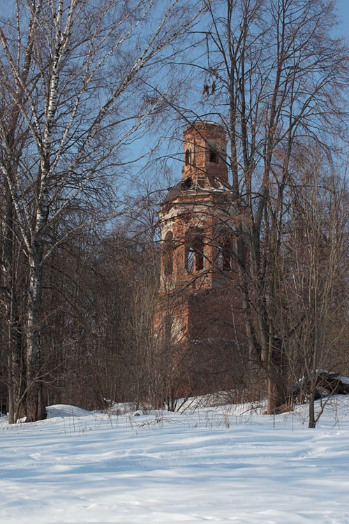 Колокольня церкви Успения Пресвятой Богородицы, Ефремово (Вяземский район, Смоленская область). общий вид в ландшафте
