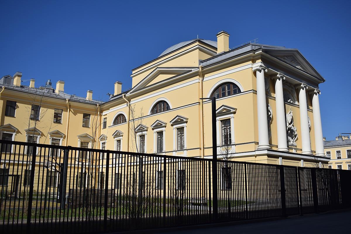 фасады. Домовая церковь Сошествия Святого Духа при бывшем Николаевском кавалерийском училище, Адмиралтейский район (Санкт-Петербург, г. Санкт-Петербург)