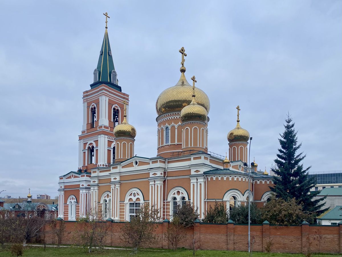 Вид с ЮВ, фасады. Знаменский монастырь. Собор иконы Божией Матери 