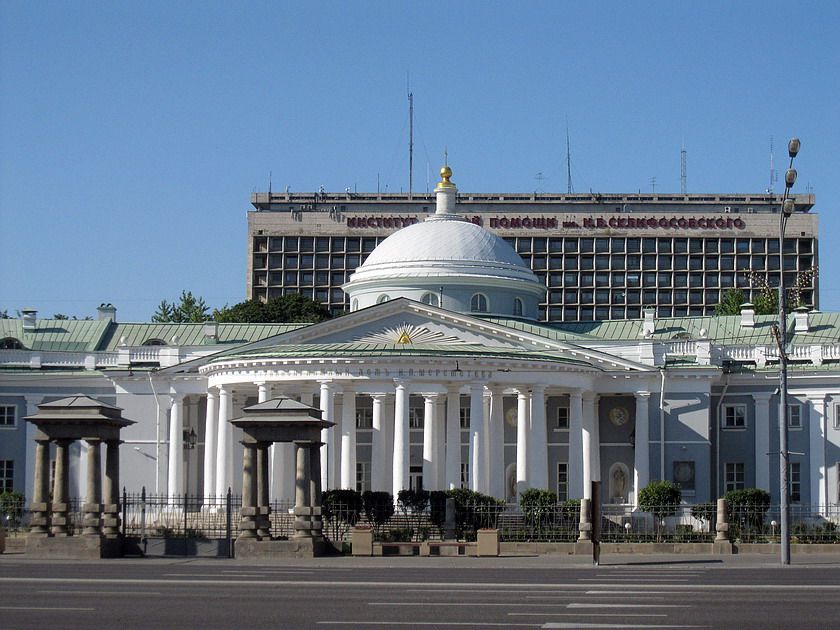 Домовая церковь Троицы Живоначальной при НИИ скорой помощи им. Склифосовского, Мещанский (Центральный административный округ (ЦАО), г. Москва). фасады