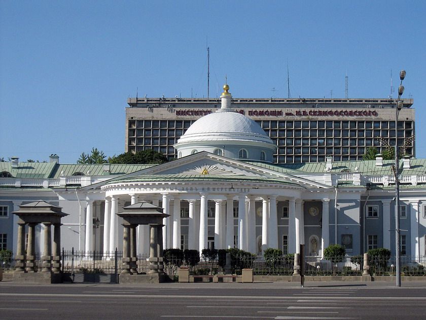 Мещанский. Домовая церковь Троицы Живоначальной при НИИ скорой помощи им. Склифосовского. фасады