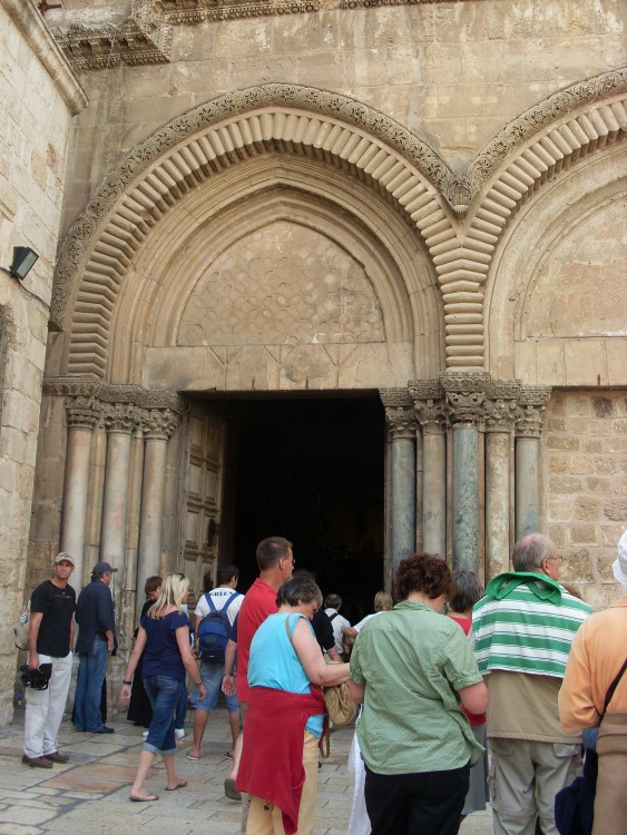 Иерусалим - Старый город. Церковь Воскресения Христова. фасады, вход в Храм Гроба Господня