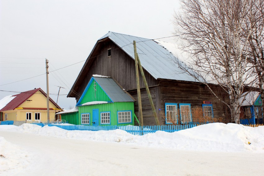 Платоново. Молельный дом Покрова Пресвятой Богородицы. общий вид в ландшафте