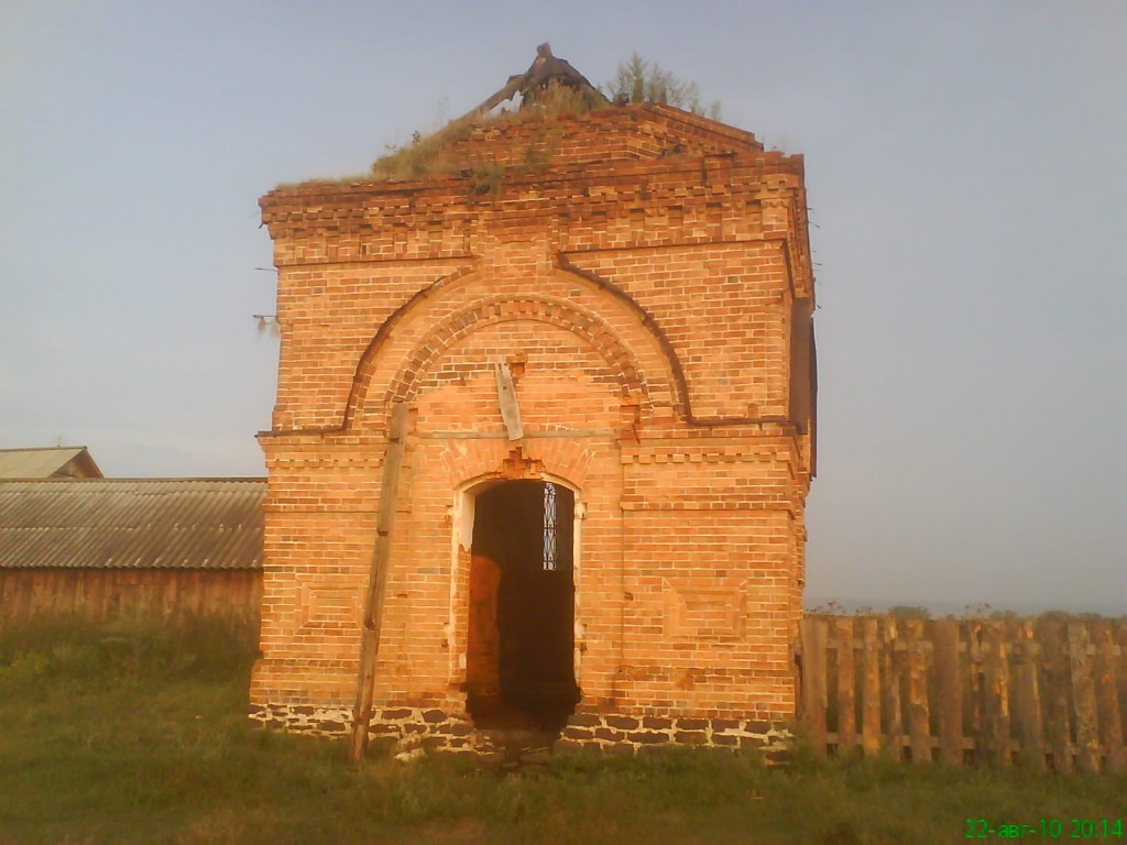 Часовня Георгия Победоносца, Шушарина (Ирбитский район (Ирбитское МО), Свердловская область). фасады, Cнимал на камеру телефона