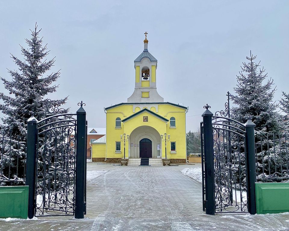 Церковь Иоанна Богослова, Черногорск (Черногорск, город, Республика Хакасия). фасады, Вид с главных ворот