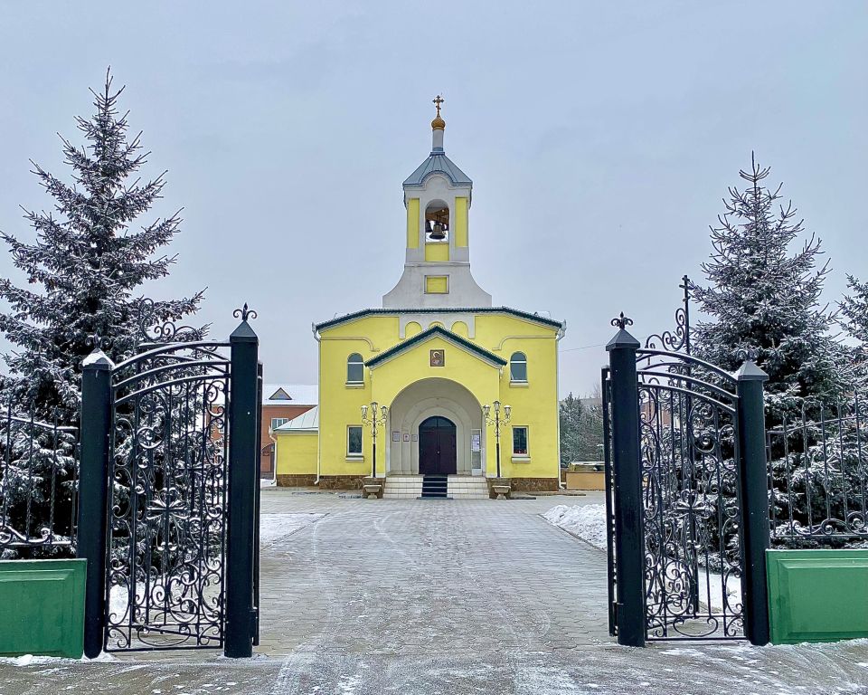 Черногорск. Церковь Иоанна Богослова. фасады, Вид с главных ворот