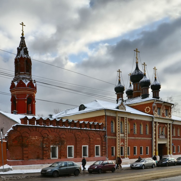 Преображенское. Бывший Никольский единоверческий монастырь. общий вид в ландшафте