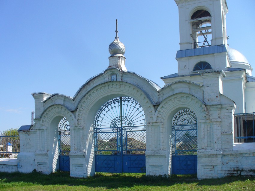 Церковь Казанской иконы Божией Матери, Старое Чурилино (Арский район, Республика Татарстан). дополнительная информация, Западные ворота.