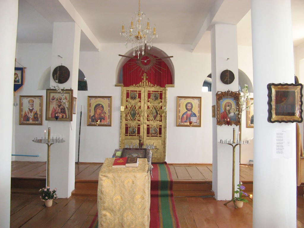 Церковь Казанской иконы Божией Матери, Старое Чурилино (Арский район, Республика Татарстан). интерьер и убранство, Временный иконостас реставрируемой церкви