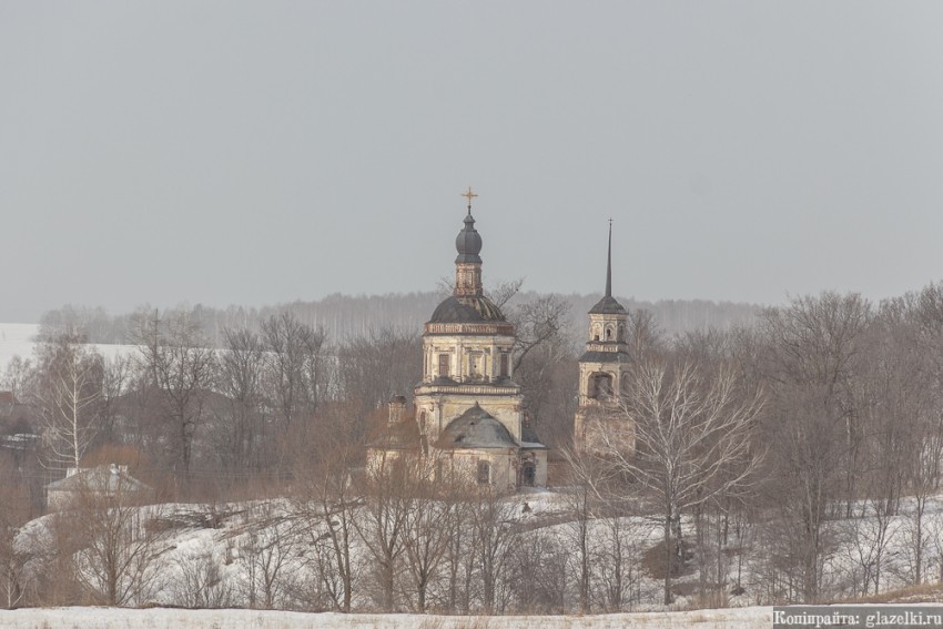 Каймары. Церковь Кирилла Белоезерского. общий вид в ландшафте, Вид с холма на церковь