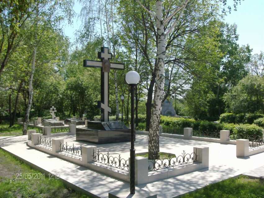 Бийск. Собор Троицы Живоначальной. архивная фотография, памятный крест на месте разрушенного собора