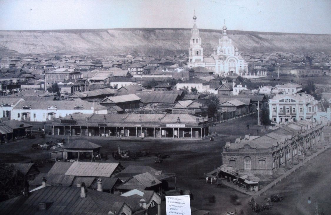 Собор Троицы Живоначальной, Бийск (Бийский район и г. Бийск, Алтайский край). архивная фотография, Троицкий собор в панораме города. Фотоснимок из Бийского краеведческого музея.