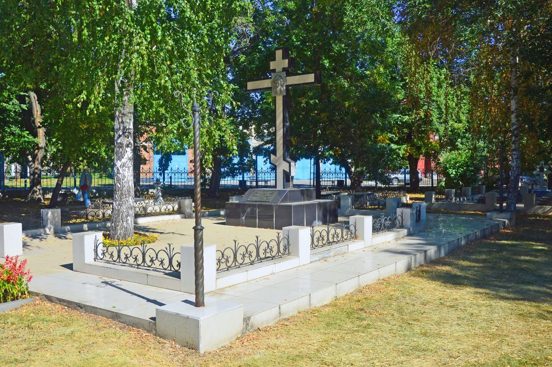 Собор Троицы Живоначальной, Бийск (Бийский район и г. Бийск, Алтайский край). дополнительная информация, Памятный крест на месте разрушенного Троицкого собора.