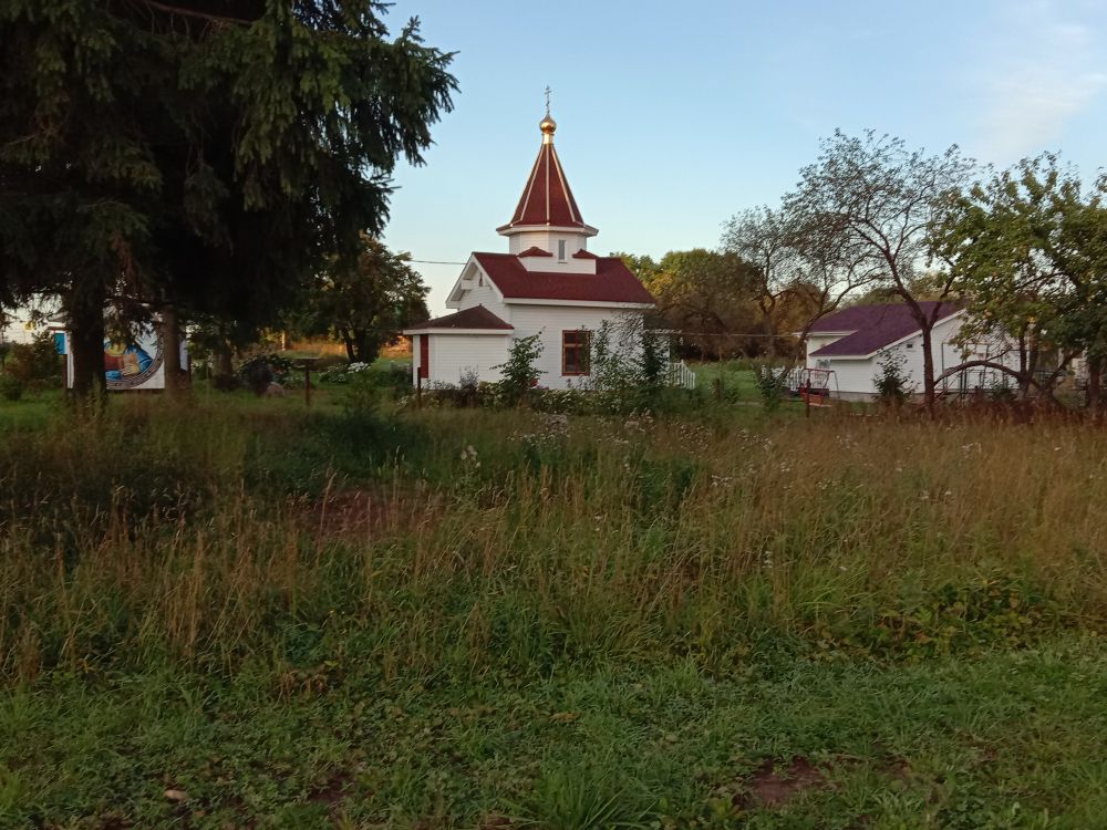 Часовня Иоанна Воина, Малое Верево (Гатчинский район, Ленинградская область). общий вид в ландшафте