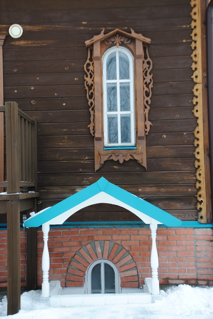Иоанно-Кронштадтский женский монастырь. Церковь Иоанна Кронштадтского, Кислуха (Первомайский район, Алтайский край). архитектурные детали, Окна храма