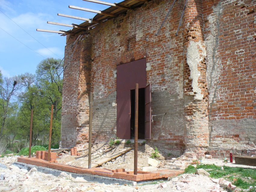 Церковь Николая Чудотворца, Пановка (Высокогорский район, Республика Татарстан). архитектурные детали, Строящийся притвор церкви.